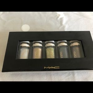 M.A.C. Nocturnal pigment and glitter